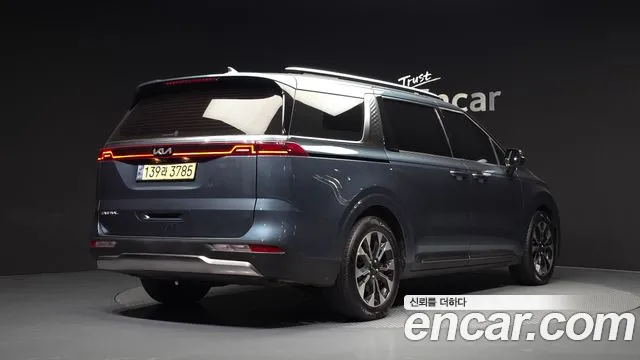Kia Carnival 2023 thumb 2