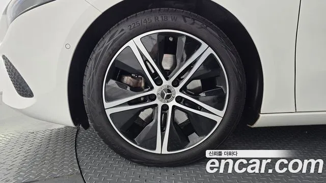 Mercedes-Benz A-Класс 2024 thumb 4