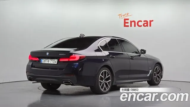 BMW 5-Series 2021 thumb 2