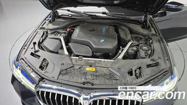 BMW 5-Series 2021 thumb 6
