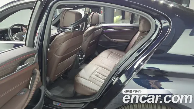 BMW 5-Series 2021 thumb 11