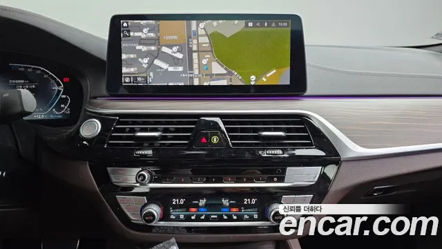 BMW 5-Series 2021 thumb 12
