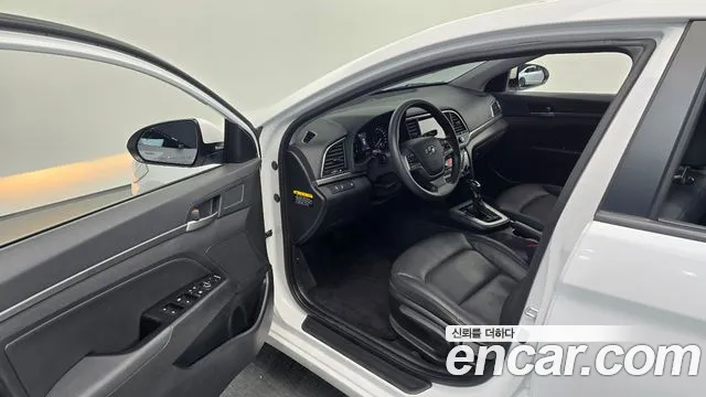 Hyundai Avante 2018 thumb 10