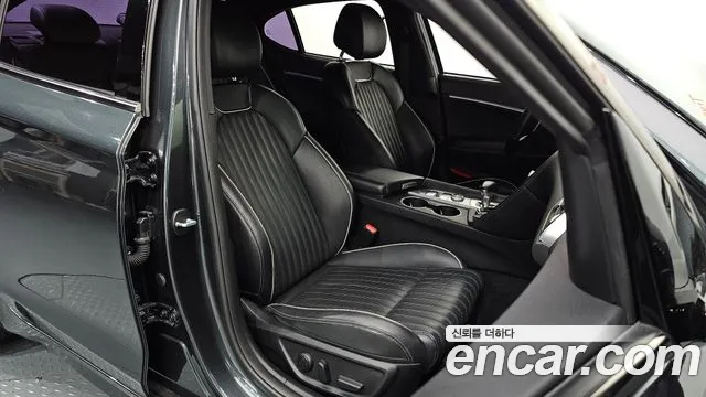 Genesis G70 2017 thumb 10