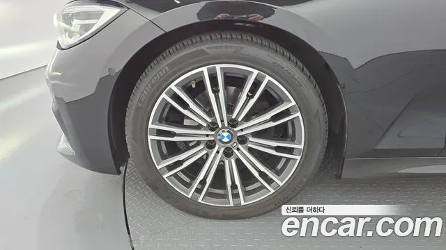 BMW 3-Series 2021 thumb 5