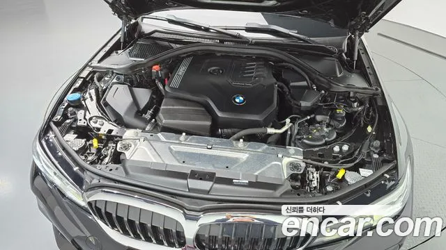BMW 3-Series 2021 thumb 6