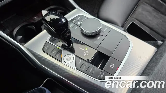 BMW 3-Series 2021 thumb 9