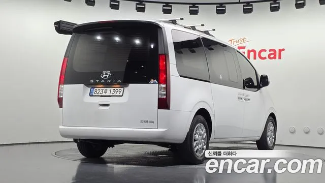 Hyundai Staria 2022 thumb 2