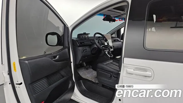 Hyundai Staria 2022 thumb 10