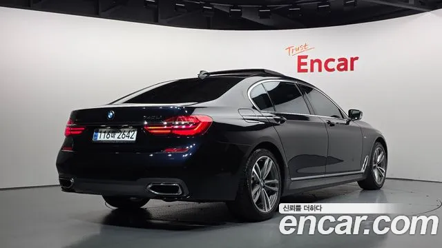 BMW 7-Series 2018 thumb 2