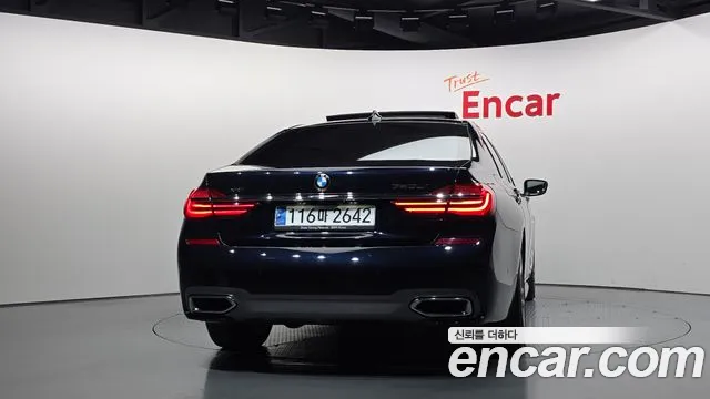 BMW 7-Series 2018 thumb 4