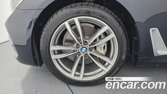 BMW 7-Series 2018 thumb 5