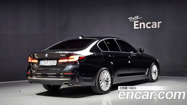 BMW 5-Series 2021 thumb 2