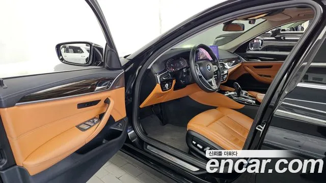 BMW 5-Series 2021 thumb 10