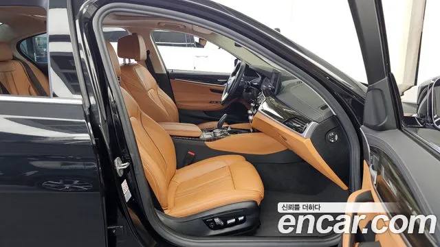 BMW 5-Series 2021 thumb 11