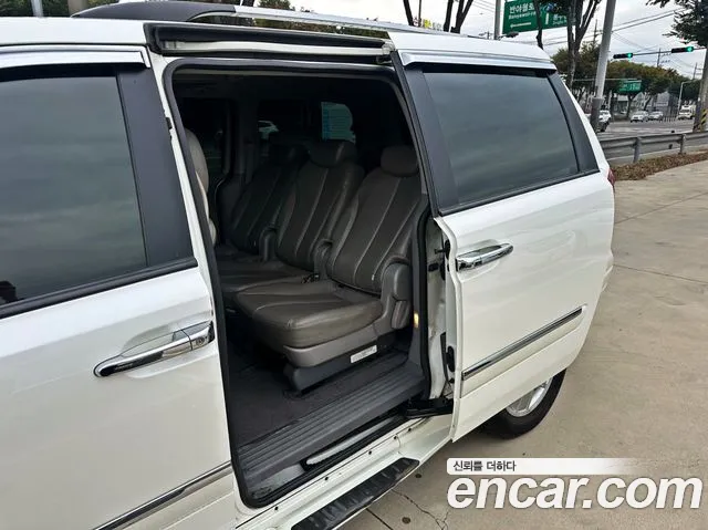 Kia Carnival 2009 thumb 9