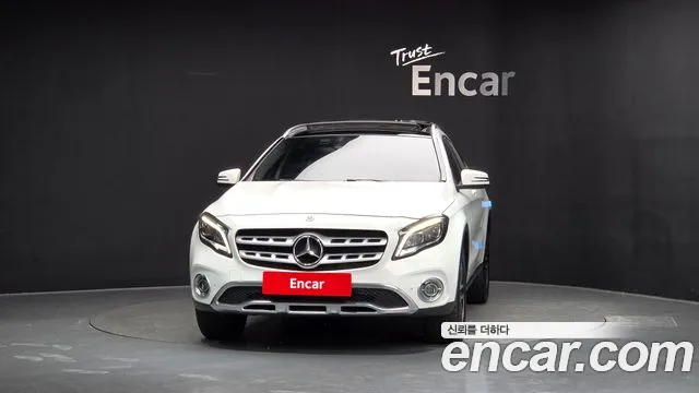 Mercedes-Benz GLA 2018 thumb 3