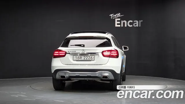 Mercedes-Benz GLA 2018 thumb 4