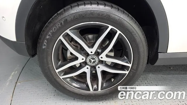 Mercedes-Benz GLA 2018 thumb 5