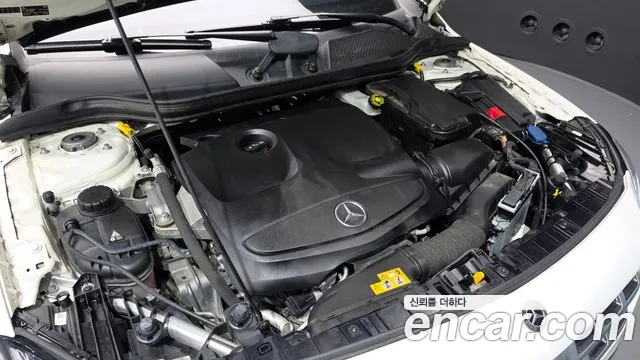 Mercedes-Benz GLA 2018 thumb 6