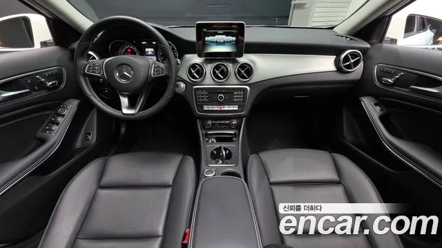 Mercedes-Benz GLA 2018 thumb 7