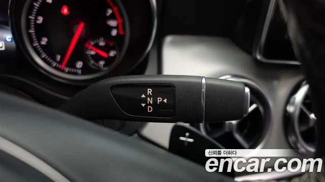 Mercedes-Benz GLA 2018 thumb 9