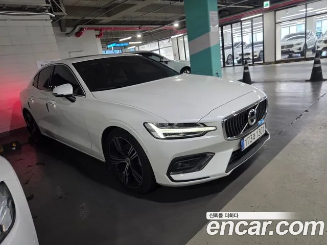 Volvo S60 2022 thumb 3