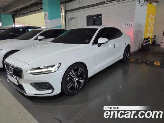 Volvo S60 2022 thumb 4