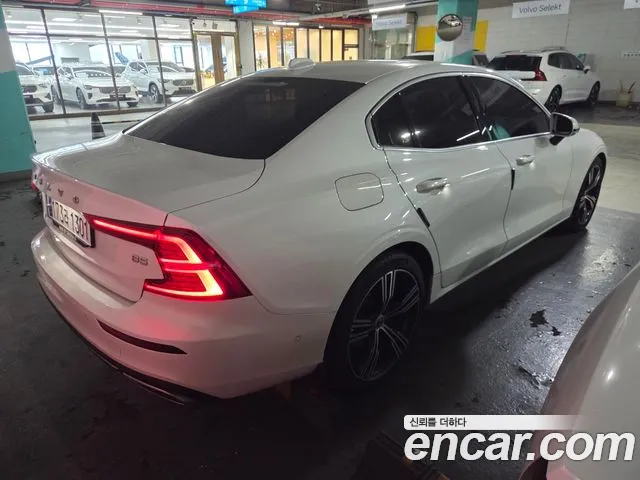 Volvo S60 2022 thumb 6