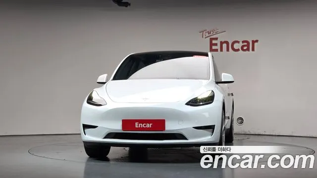 Tesla Model Y 2024 thumb 2