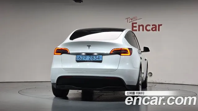 Tesla Model Y 2024 thumb 3