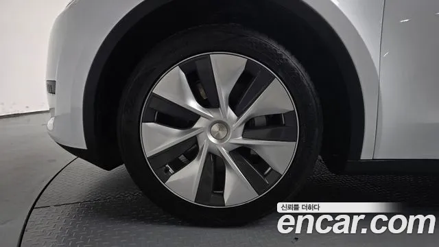 Tesla Model Y 2024 thumb 4