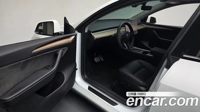 Tesla Model Y 2024 thumb 9