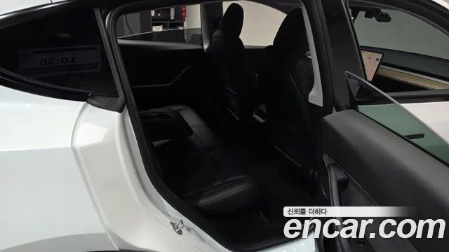 Tesla Model Y 2024 thumb 11