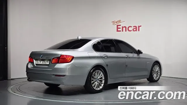 BMW 5-Series 2015 thumb 2