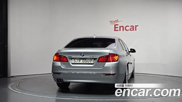 BMW 5-Series 2015 thumb 4
