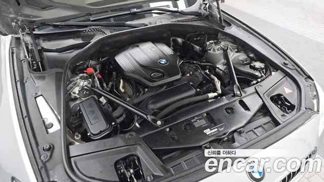 BMW 5-Series 2015 thumb 6