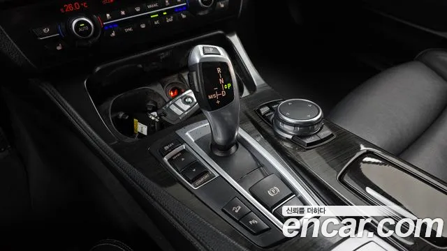 BMW 5-Series 2015 thumb 9