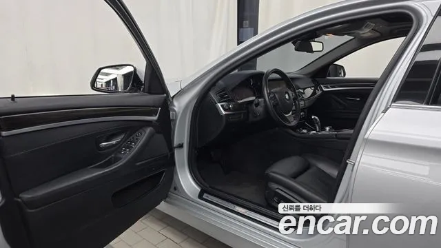 BMW 5-Series 2015 thumb 10