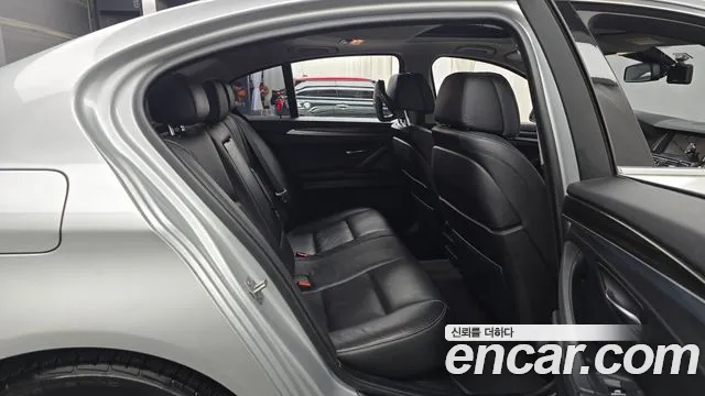 BMW 5-Series 2015 thumb 12