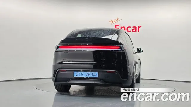 Tesla Model Y 2026 thumb 4