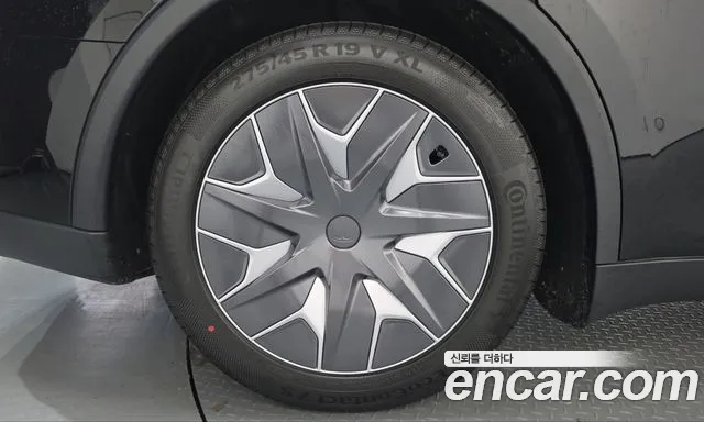 Tesla Model Y 2026 thumb 5