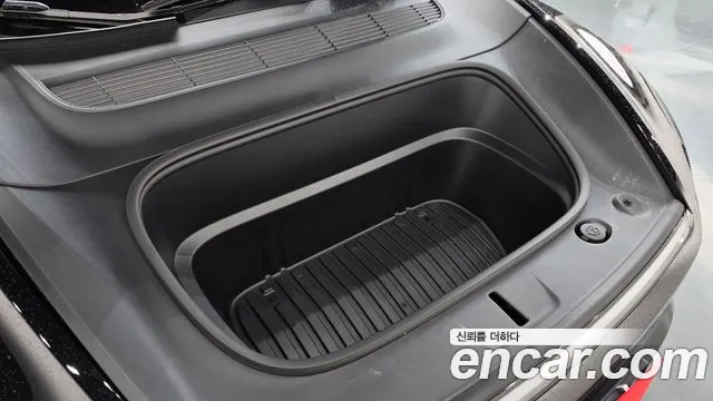 Tesla Model Y 2026 thumb 6