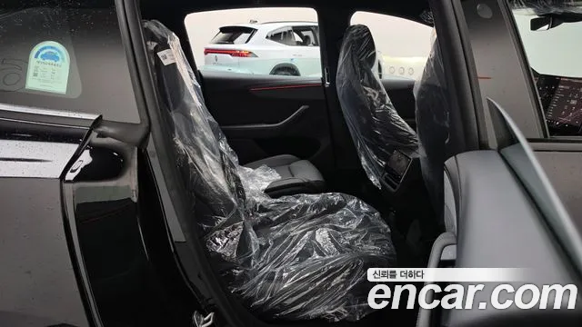 Tesla Model Y 2026 thumb 11