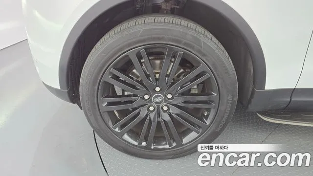 Land Rover Discovery 2017 thumb 5