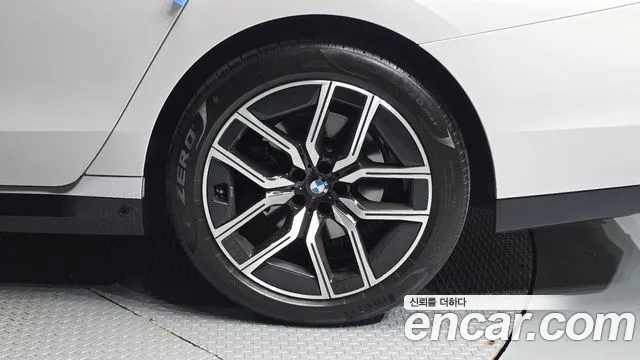 BMW 7-Series 2023 thumb 5