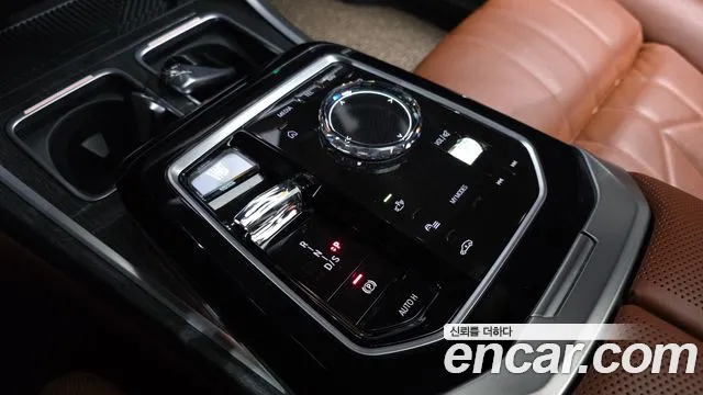 BMW 7-Series 2023 thumb 9