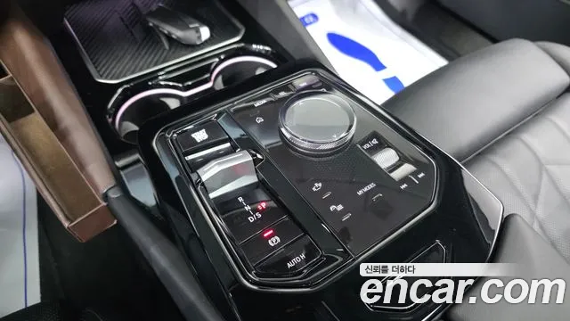 BMW 5-Series 2024 thumb 9
