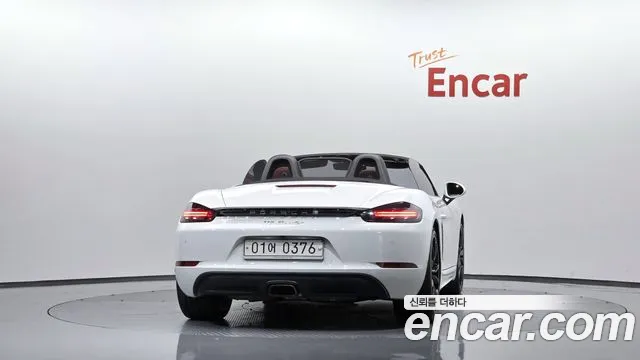 Porsche Cayman 2016 thumb 3