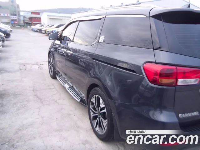 Kia Carnival 2015 thumb 3